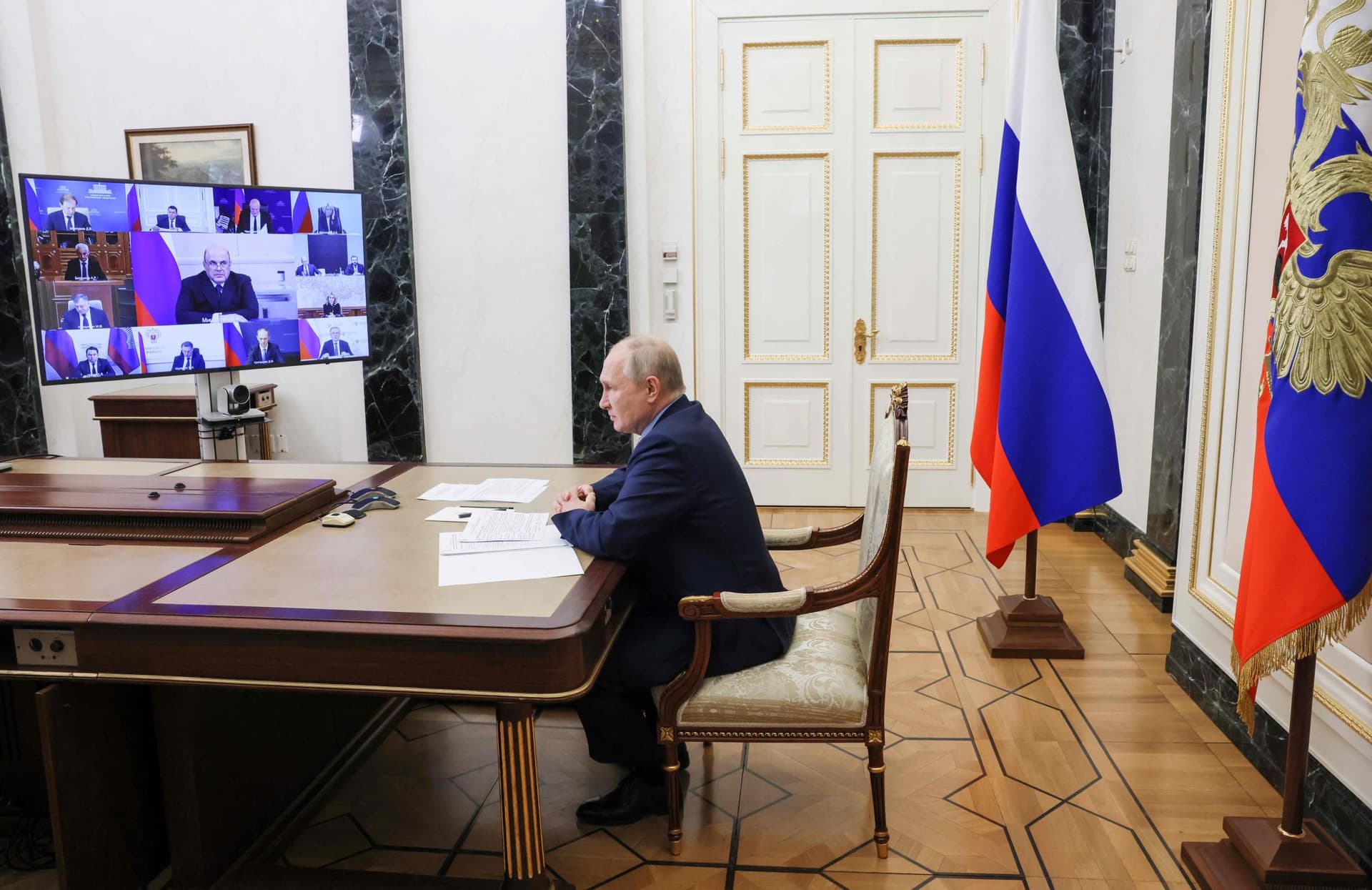 بوتين يأمر الحكومة بضمان استقرار أسعار الوقود بالتجزئة