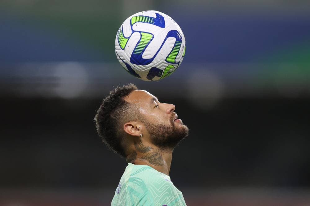 صورة متداولة لنيمار خلال تدريبات منتخب البرازيل أمس.