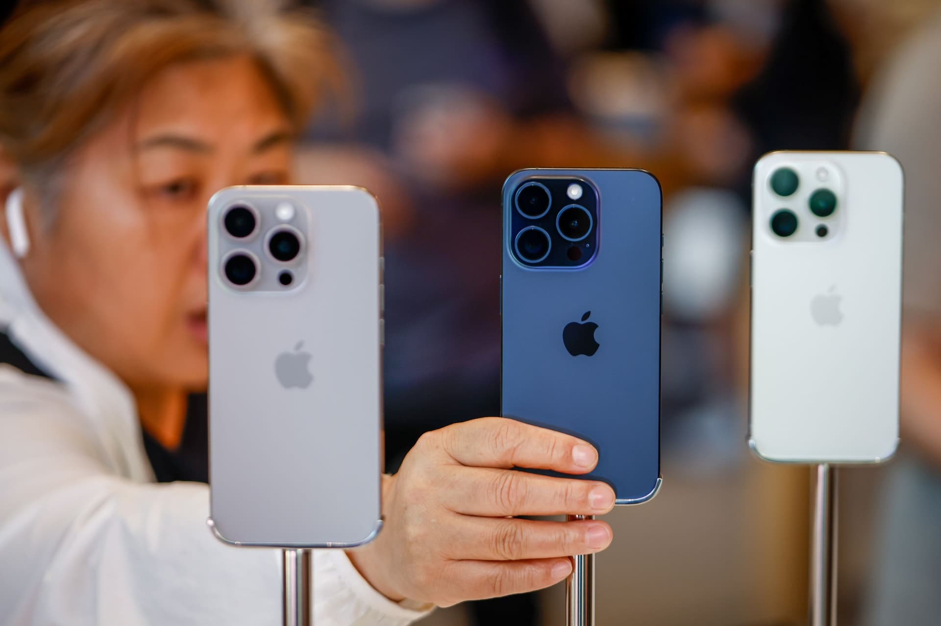 أسوأ بداية لأبل منذ 2018 .. مبيعات آيفون 15 في الصين أقل 10 % عن آيفون 14