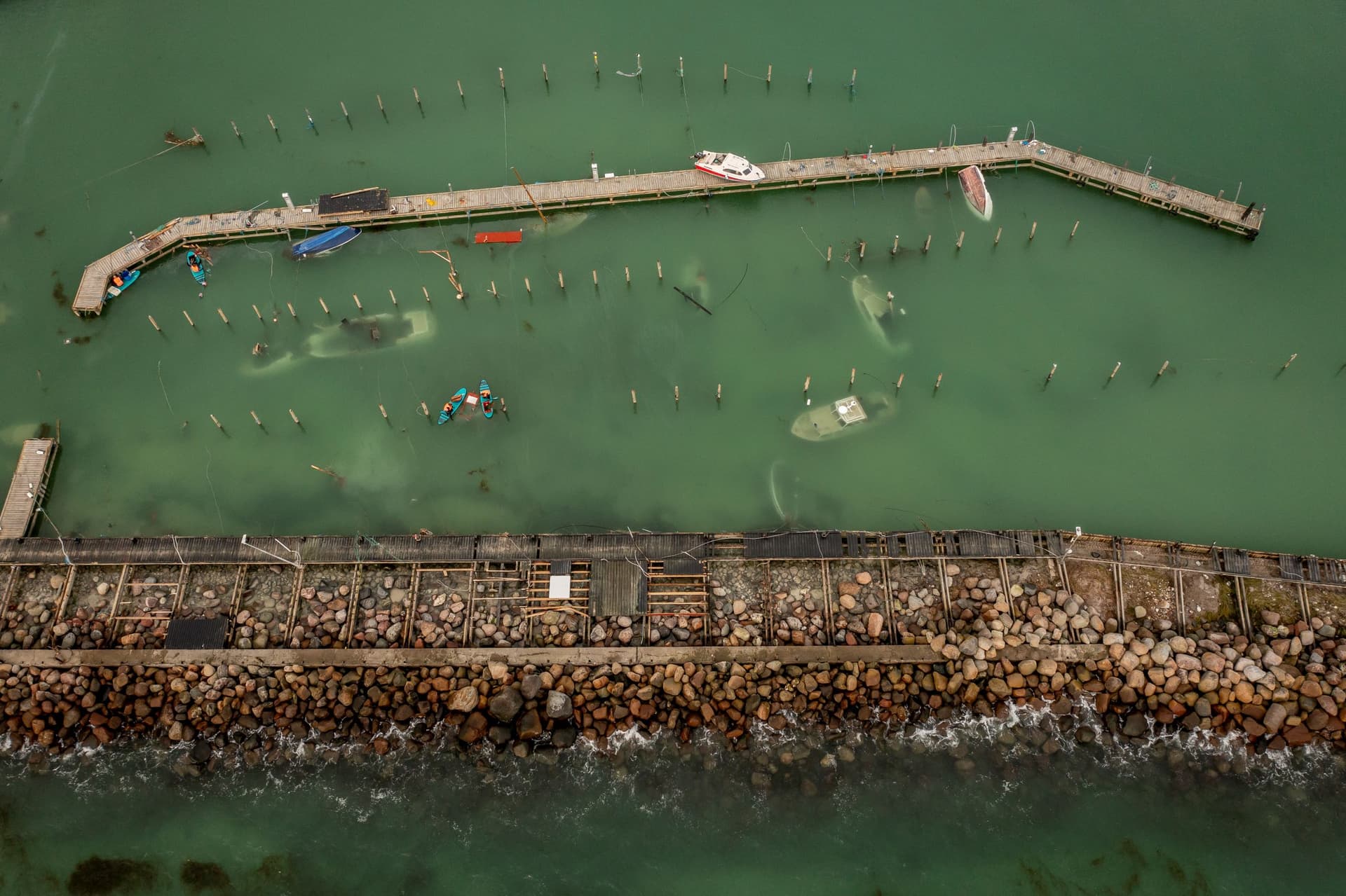 العاصفة بابت تجتاح شمال أوروبا .. سفن تغرق