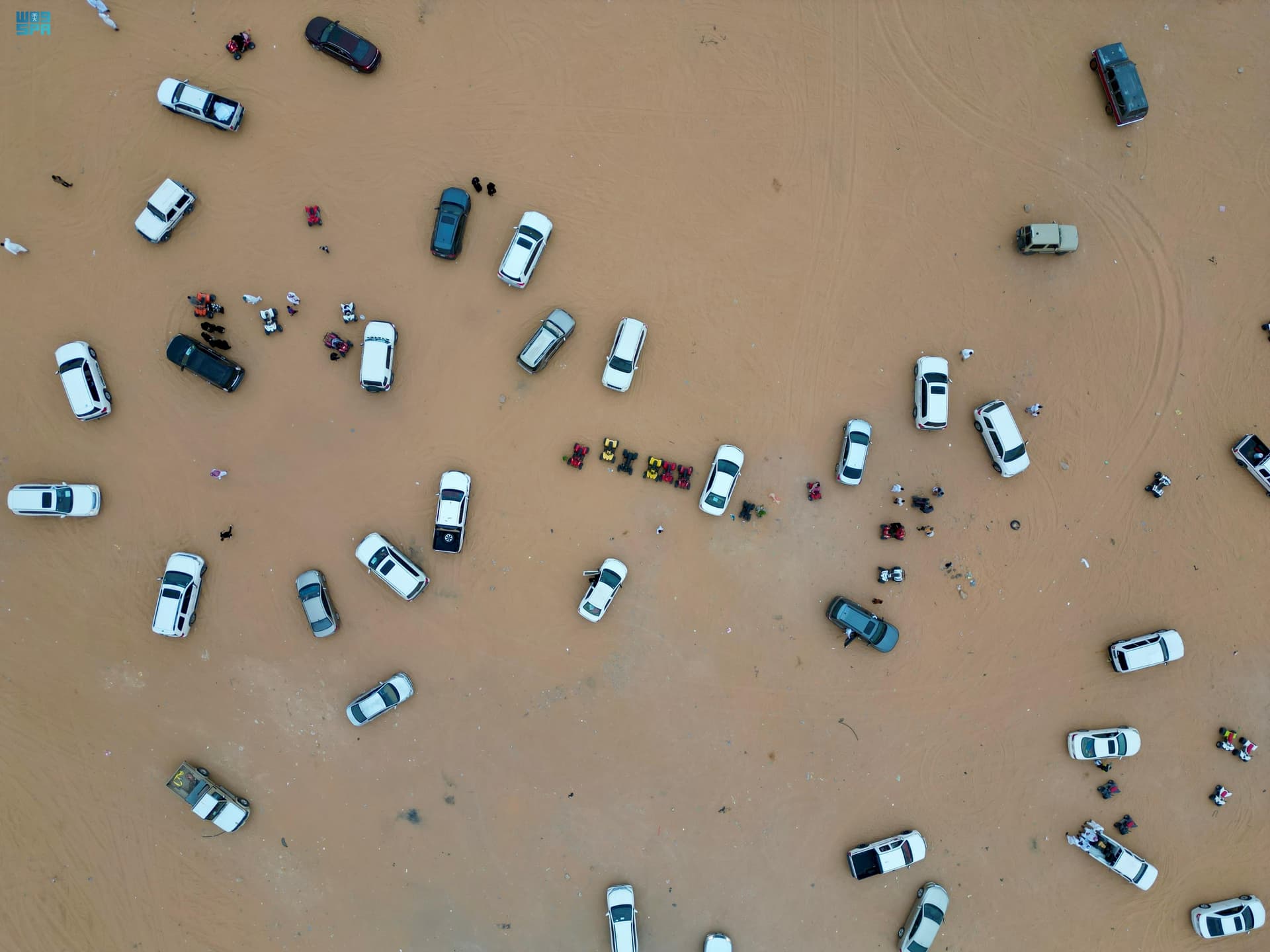 الجوف .. أجواء المطر تجذب هواة التطعيس والمواقع السياحية