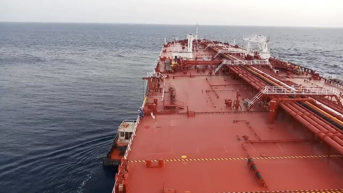 تجار النفط يدفعون علاوات لتأمين إمدادات الخام في الشرق الأوسط