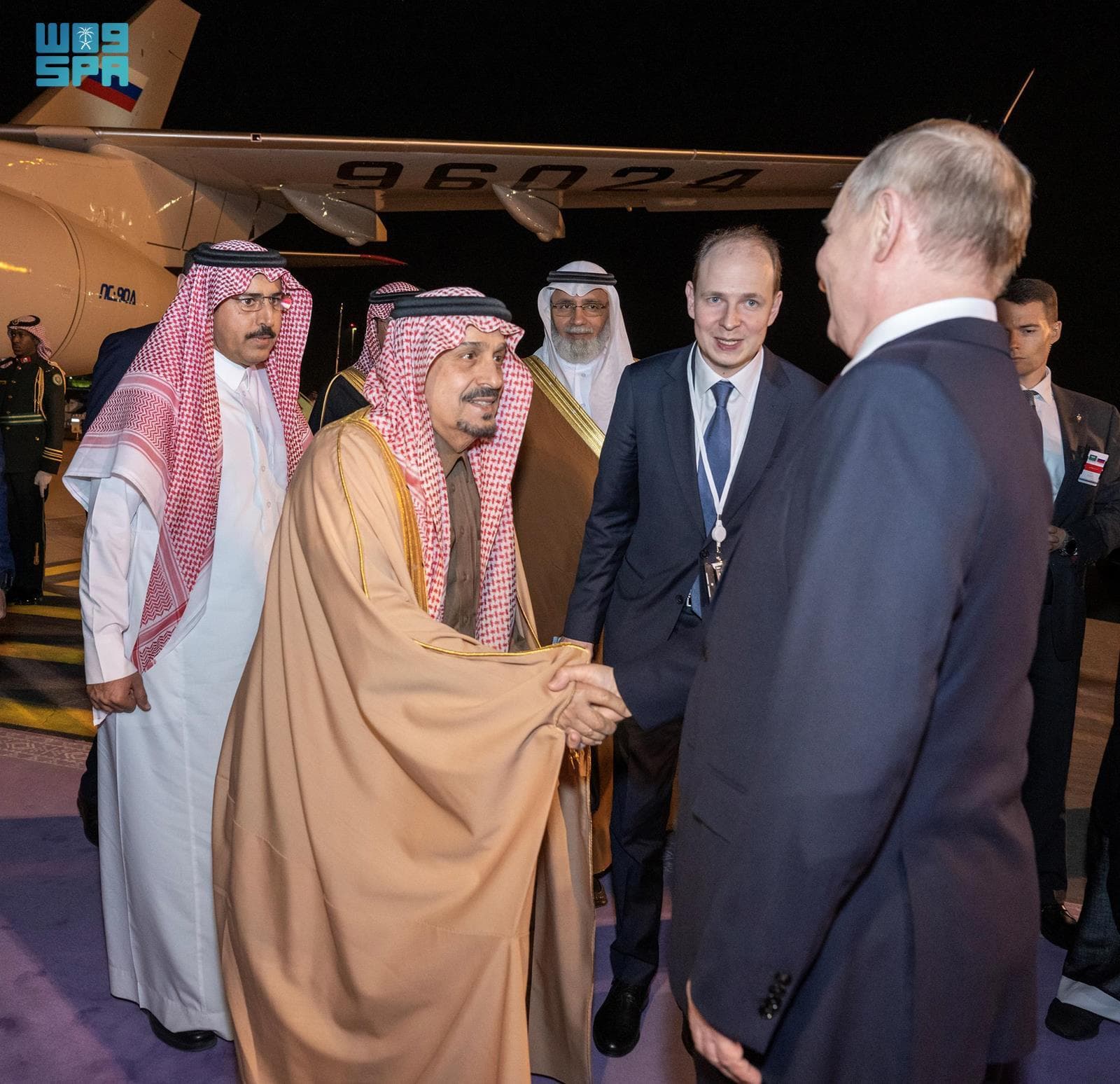 الرئيس الروسي يصل إلى الرياض وفي مقدمة مستقبليه أمير المنطقة