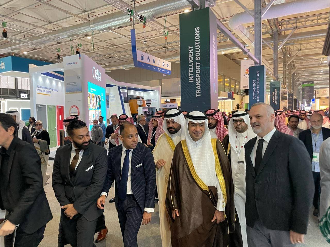 وزير الشؤون البلدية والقروية والإسكان خلال معرض Big5.