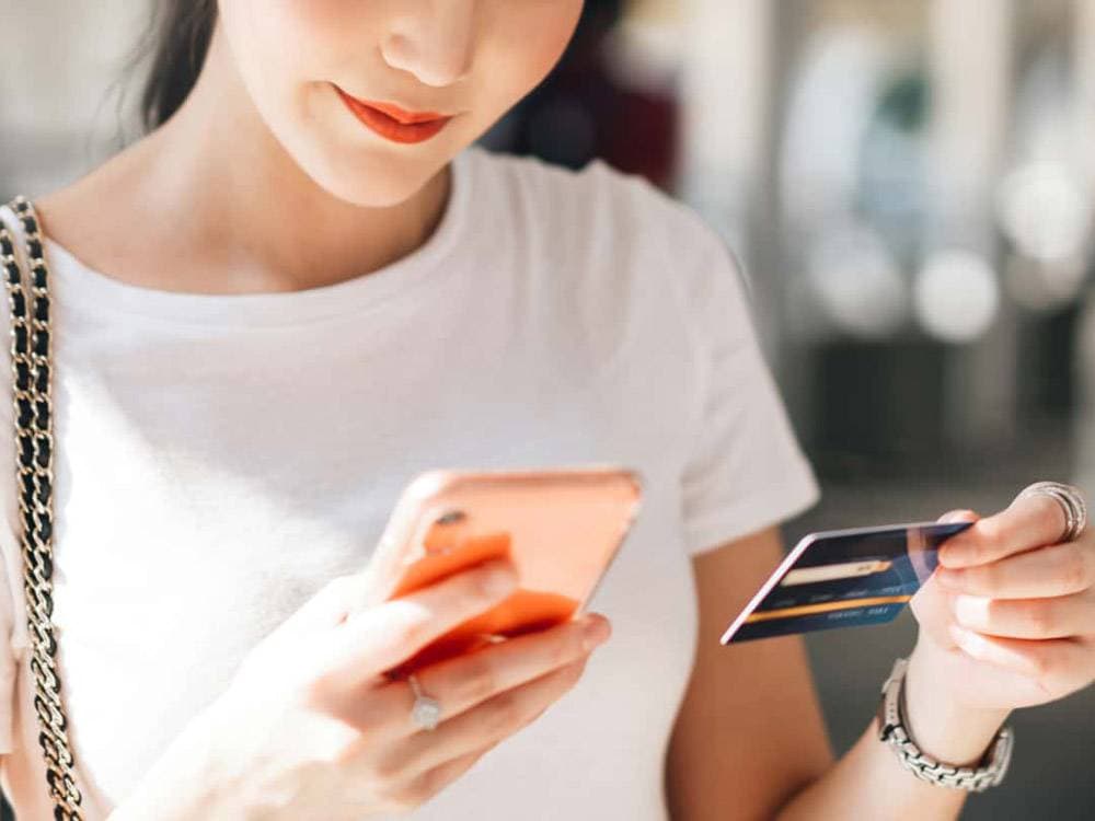 هذه الاتصالات تهدف لجعل الضحية يكشف عن أرقام المرور أو لتحويل الأموال. المصدر: واتساب