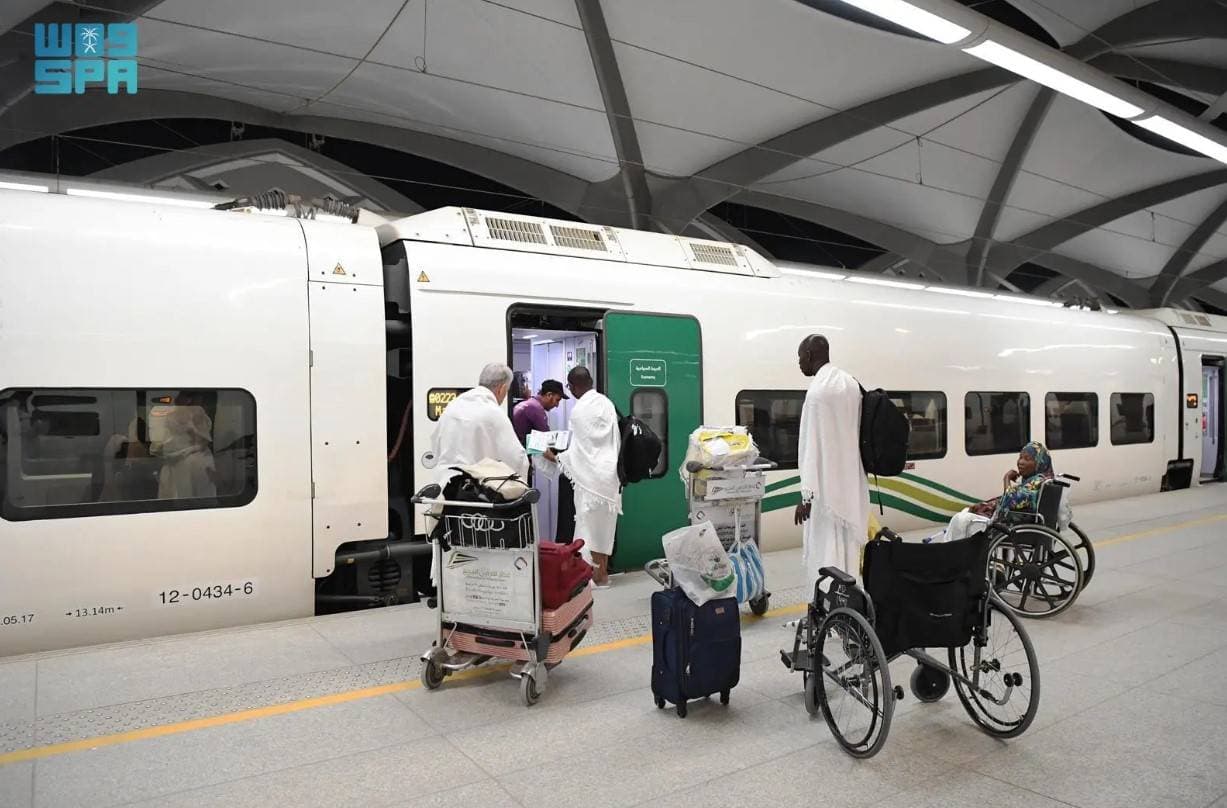 تستغرق مدة الرحلة من مشعر عرفات إلى منى نحو 20 دقيقة. "واس"