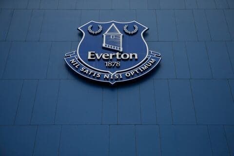 مجموعة فريدكين تجري محادثات لشراء نادي إيفرتون الإنجليزي