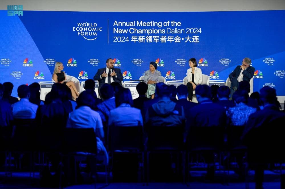 وزير الاقتصاد خلال جلسة ضمن أعمال الاجتماع السنوي للأبطال الجدد التابع للمنتدى الاقتصادي العالمي في مدينة داليان الصينية. "واس"