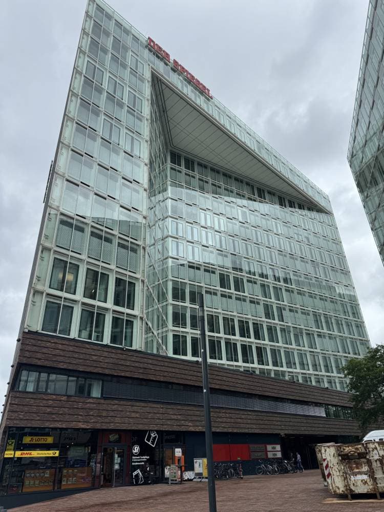 رئيس تحرير «الاقتصادية» يزور مجلة «دير شبيجل» في هامبورغ