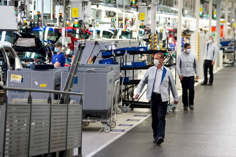 شهدت الفترة من أبريل حتى يونيو تراجعا 4.1 % في استثمارات الآليات والمعدات. "رويترز"