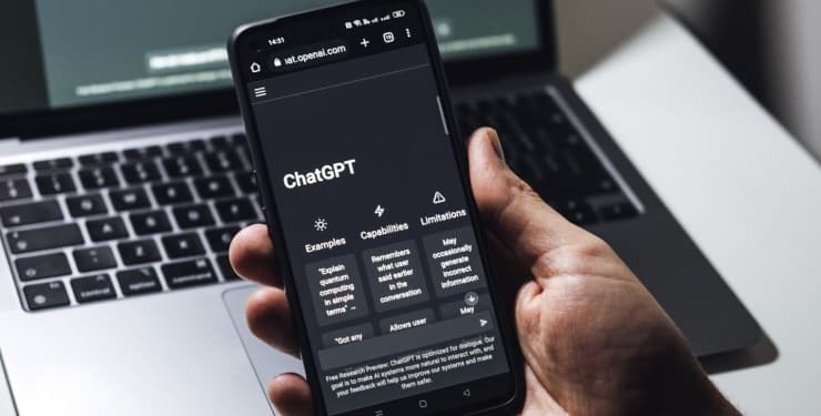 استثمرت "جوجل" و"ميتا" و"مايكروسوفت" و"أوبن إيه آي" مبالغ ضخمة من المواهب والأموال لبناء نماذجها. "ذا نيويورك تايمز"