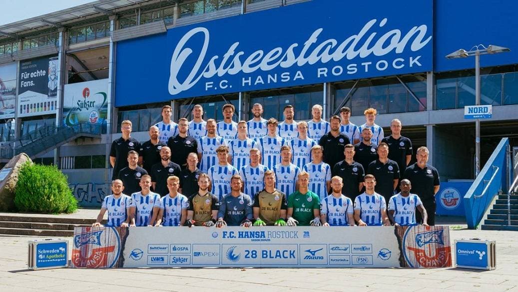 نادي هانزا روستوك خلال الإعلان عن الطقم للموسم الجديد.