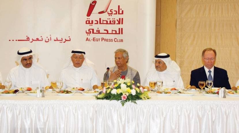 محمد يونس خلال لقاء أمام نادي «الاقتصادية الصحفي» في مارس 2010.