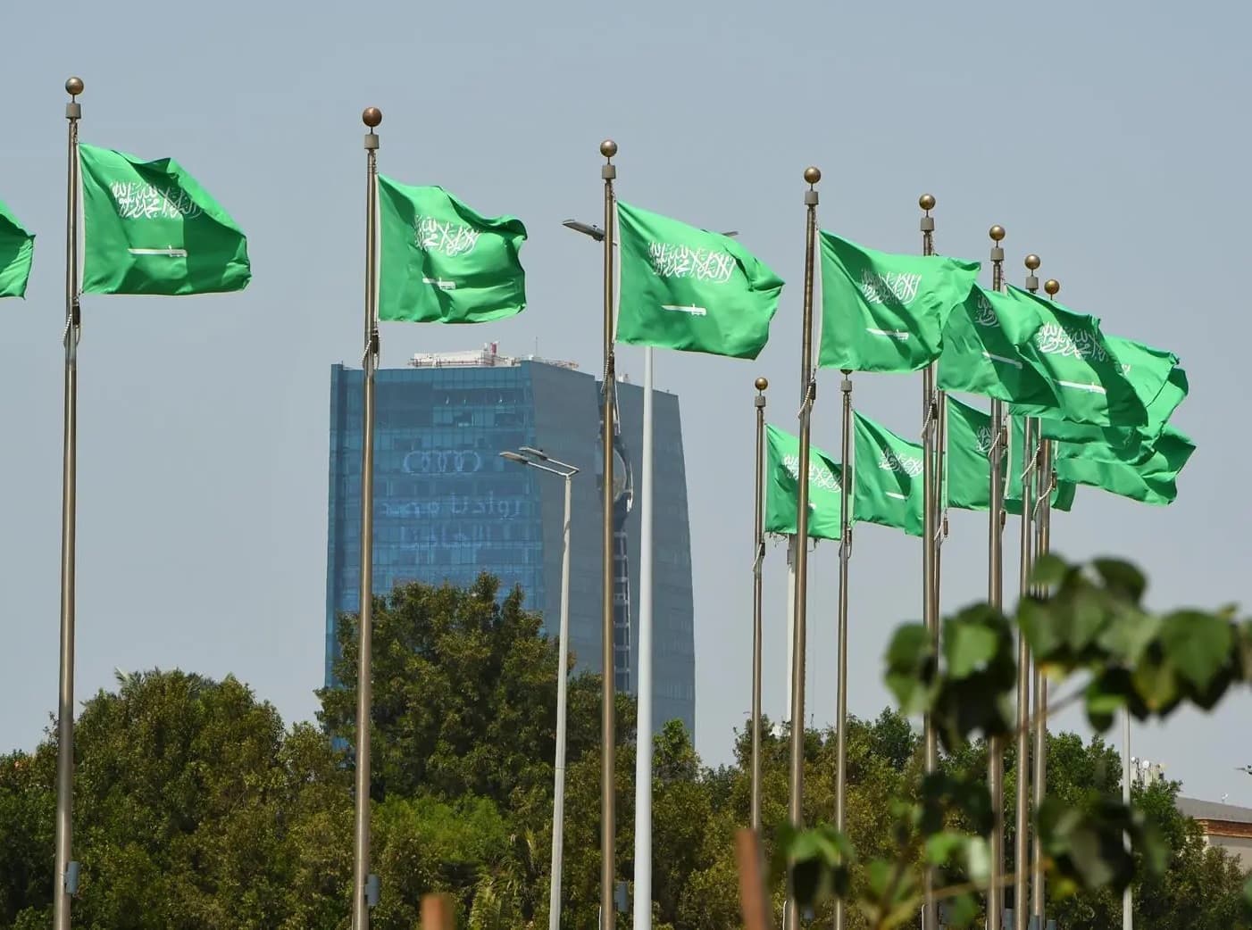 يجب عدم رفع العلم بشكل مقلوب أبدا مهما كانت الظروف. المصدر: واس