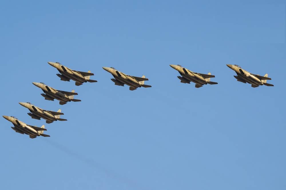 أجواء الرياض تحتضن عروض الطائرات العسكرية والمدنية بمناسبة اليوم الوطني السعودي