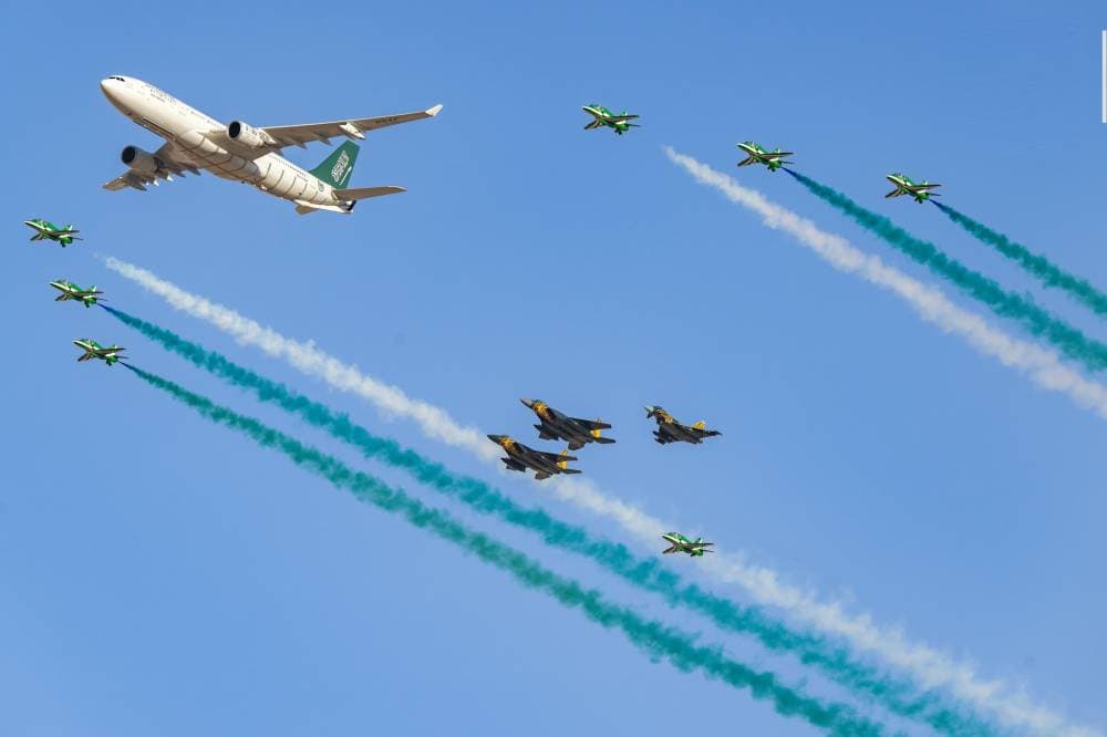 جانب من العروض الجوية احتفالا باليوم الوطني السعودي 94 في العاصمة السعودية الرياض. "وزارة الدفاع"