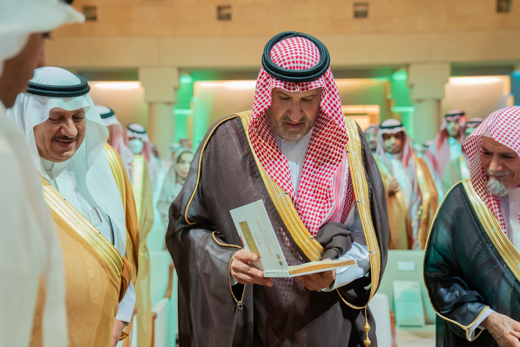 فيصل بن سلمان يدشن الأعمال الكاملة للمؤرخ إبراهيم بن عيسى