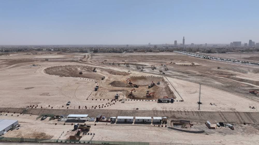 قامت شركة المربع الجديد بحفر أكثر من 10 ملايين متر مكعب للتحضير لبناء المقر. المصدر: بلومبرغ