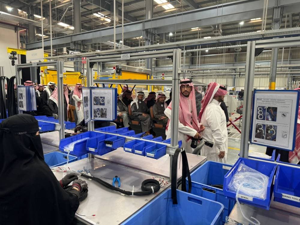 السعودية تدشن مصنعين جديدين للألواح الكهربائية ووحدات الربط الحلقي الذكية