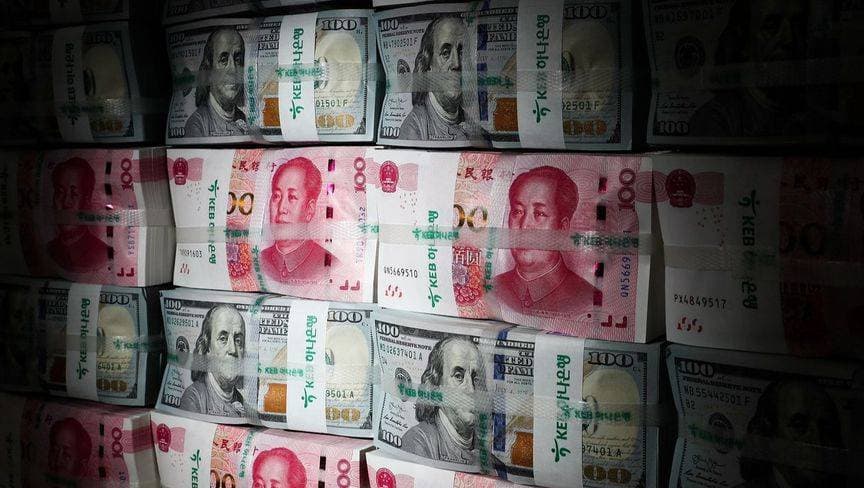 الدولار يواجه أسوأ أسبوع في عام ونصف مع تراجع مخاطر الرسوم الجمركية