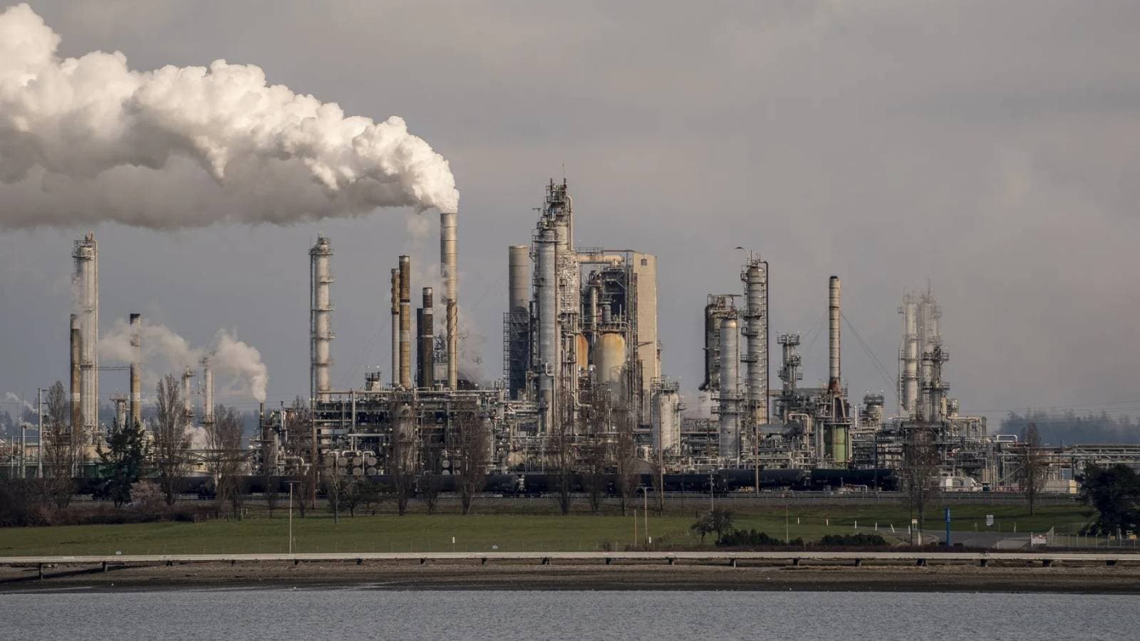 النفط يستقر بعد أكبر مكاسب في أسبوعين بدعم تباطؤ التضخم الأمريكي