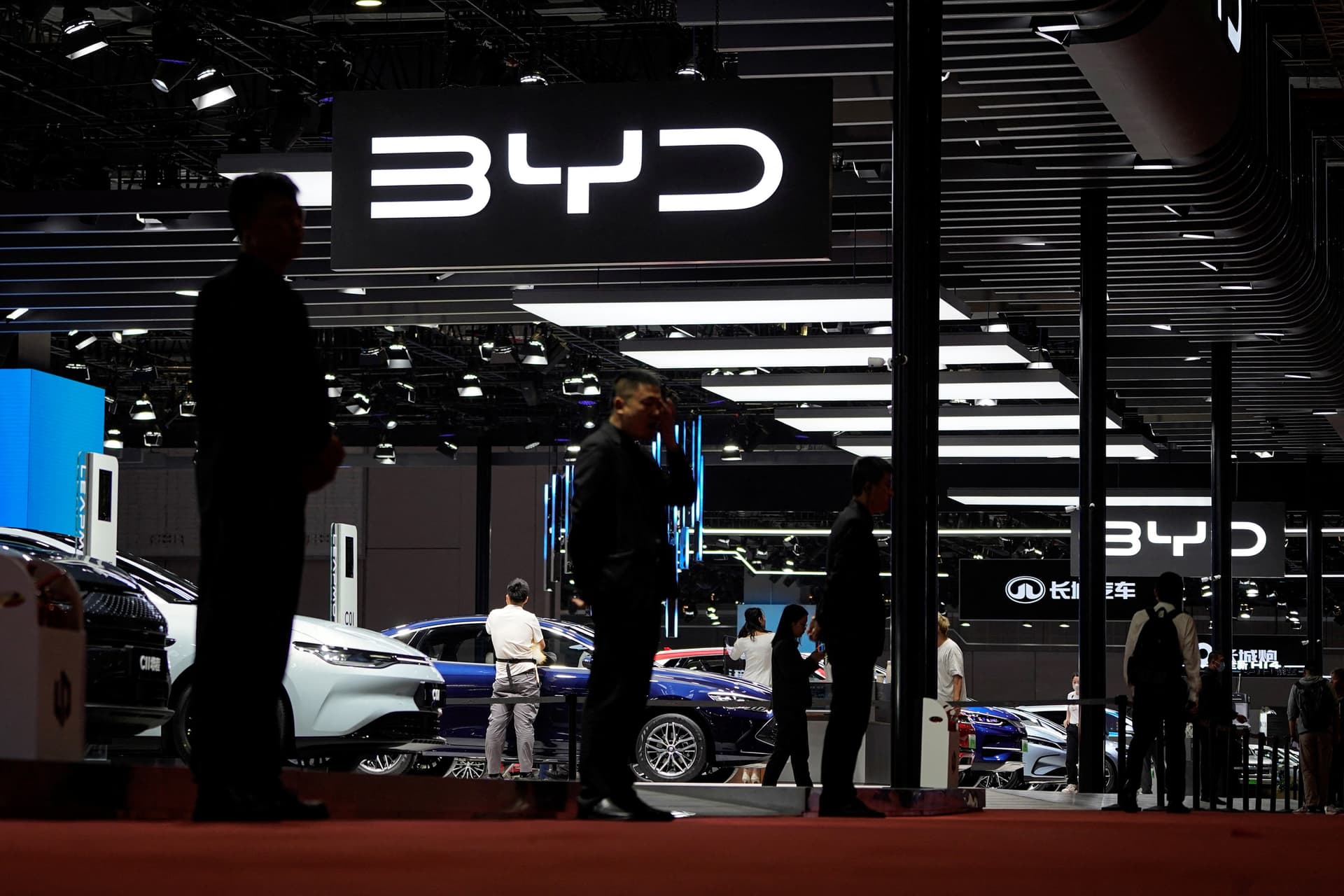 BYD" تسعى لجمع 5.2 مليار دولار من خلال طرح أسهم