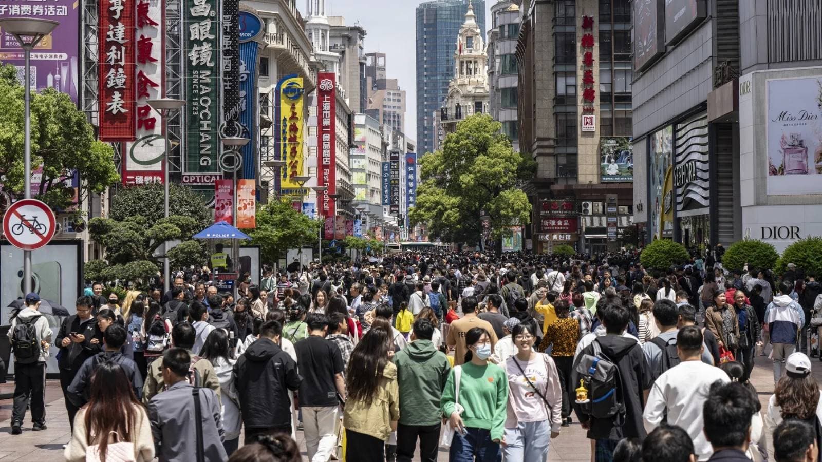 التضخم في الصين يواصل الانكماش مع تزايد ضغوط الحرب التجارية مع أمريكا