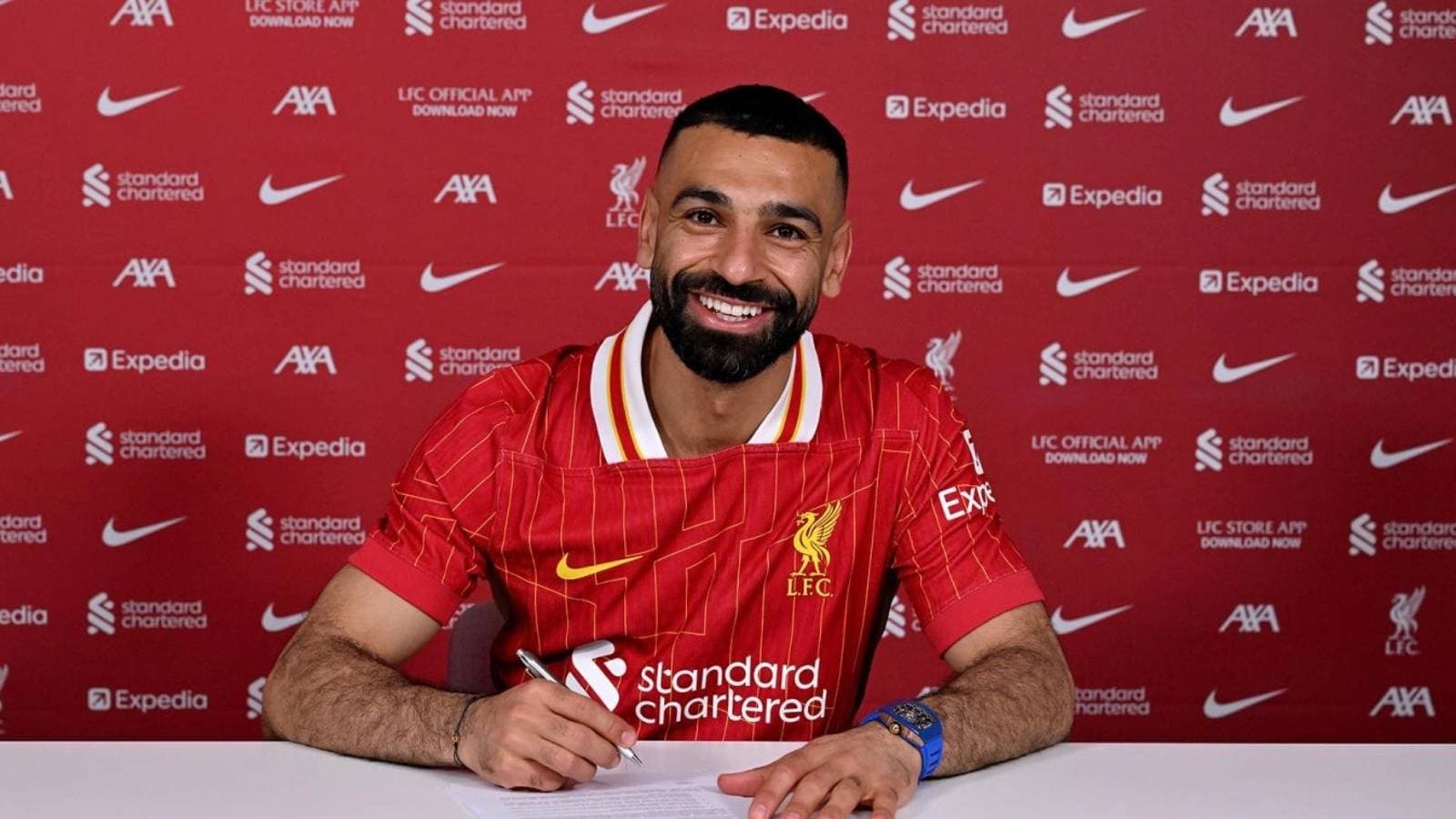 صلاح يمدد عقده مع ليفربول براتب 400 ألف جنيه إسترليني أسبوعيا