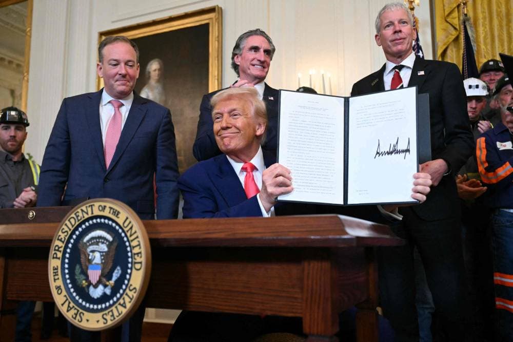 "فاينانشيال تايمز": ترمب يخطط لتخزين معادن المحيط الهادي لمواجهة الصين