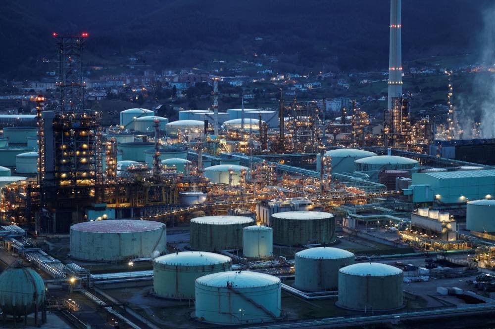 النفط يهبط أكثر من 6% بعد رسوم ترمب الجمركية