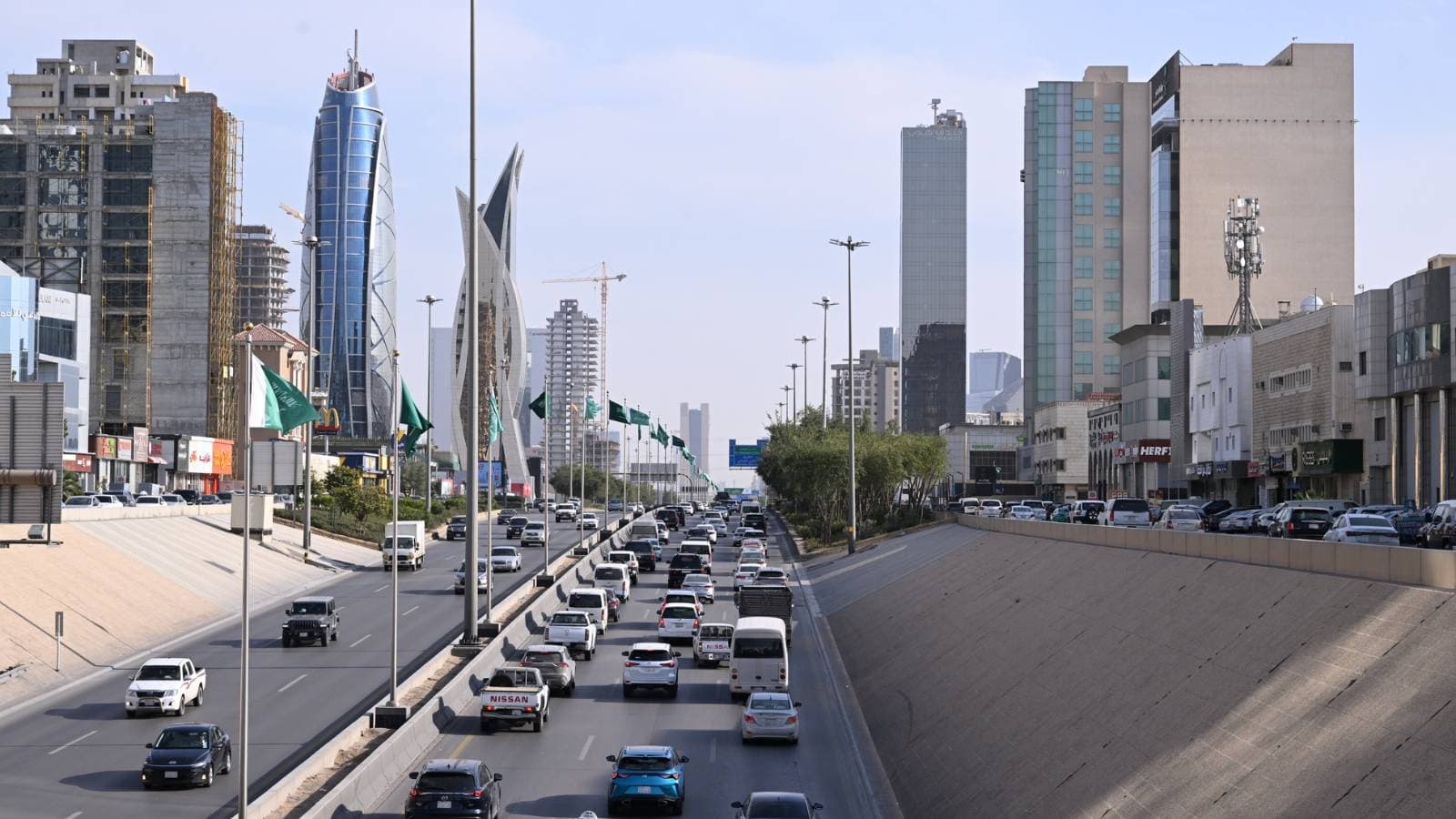 صندوق النقد الدولي يخفض توقعاته لنمو اقتصادات دول الخليج بعد هبوط أسعار النفط