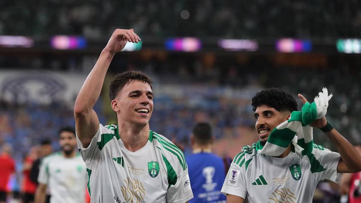 صفقة انتقال فيجا إلى بورتو تقترب من الحسم .. كلف الأهلي 30 مليون يورو