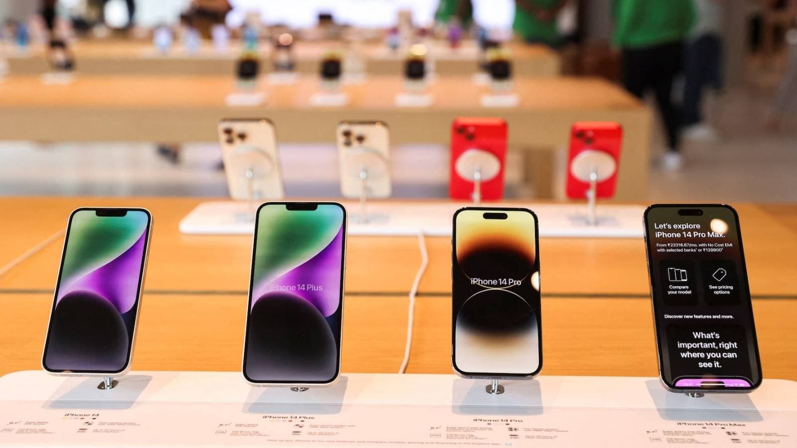 ترمب : 25% رسوما على منتجات أبل حتى تنتج "آيفون" في أمريكا