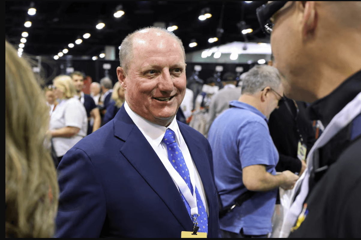 خليفة وارن بافيت ملياردير يملك القليل من أسهم "بيركشاير هاثاواي"