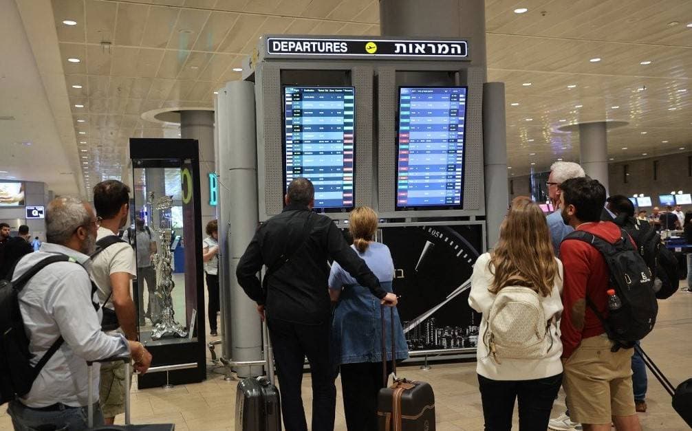 اضطرابات في حركة السفر الجوي بعد القصف الإسرائيلي على إيران