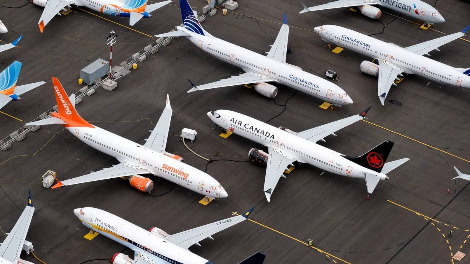 اضطرابات التجارة تقلص توقعات أرباح قطاع الطيران العالمي في 2025