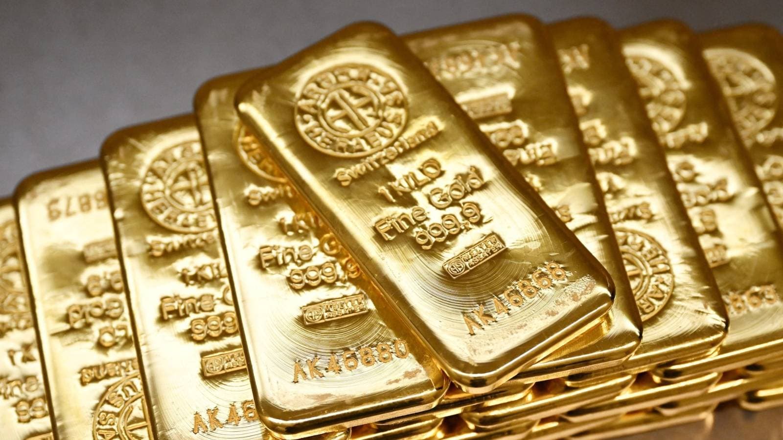 الذهب يرتفع بفضل الضبابية التجارية بين أمريكا والصين وتراجع الدولار