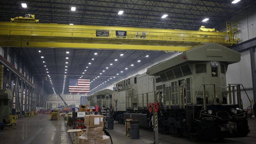 المصانع الأمريكية تتلقى دفعة ضريبية من ترمب لكن رسومه قد تعرقلها