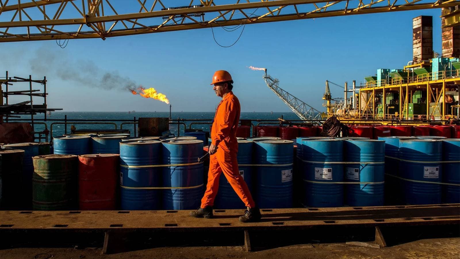 برنت يقفز 3% عند التسوية بعد وقف إيران التعاون مع وكالة الطاقة الذرية