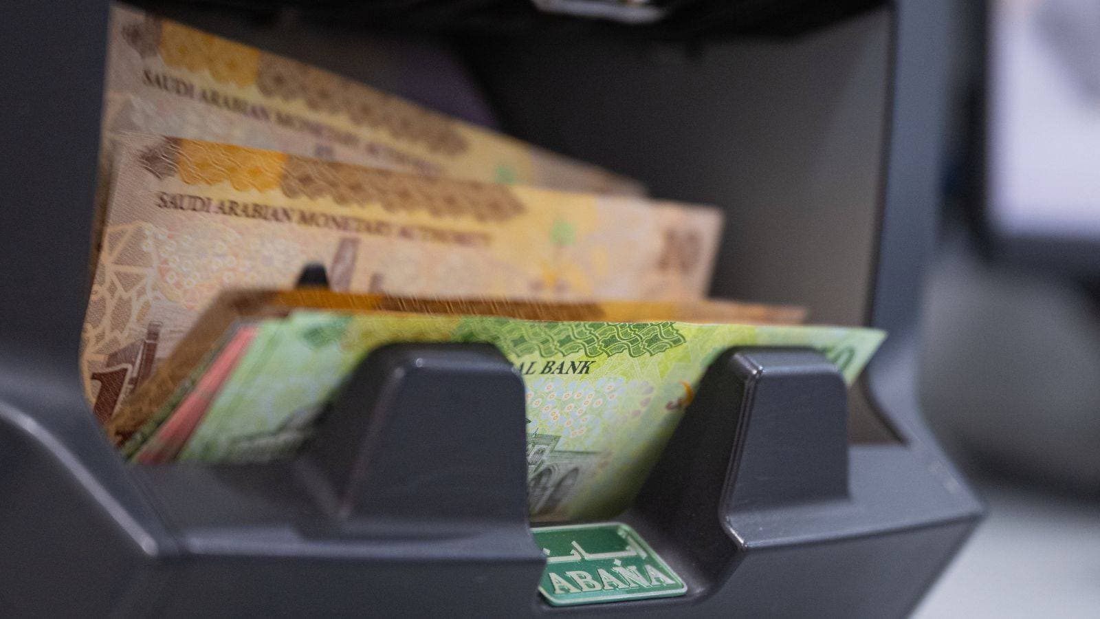 الراتب المرن يحد من قروض البطاقات الائتمانية بسيولة فورية لكنه يقلص ثقافة الادخار