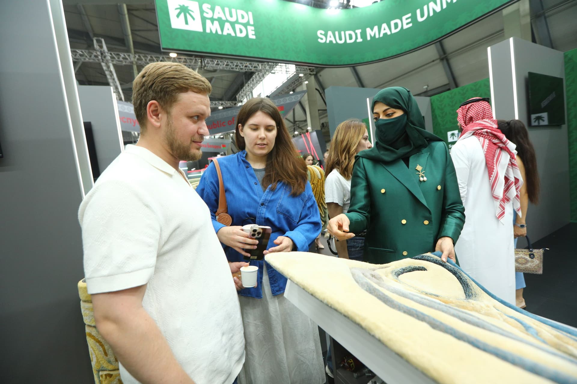 "هند المجاهد" للسجاد تواصل تعزيز الحضور السعودي عالميا من قلب روسيا