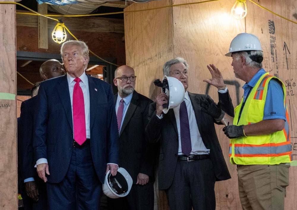 الاحتياطي الفيدرالي يبدو مستعدا لإرجاء خفض الفائدة رغم ضغوط ترمب