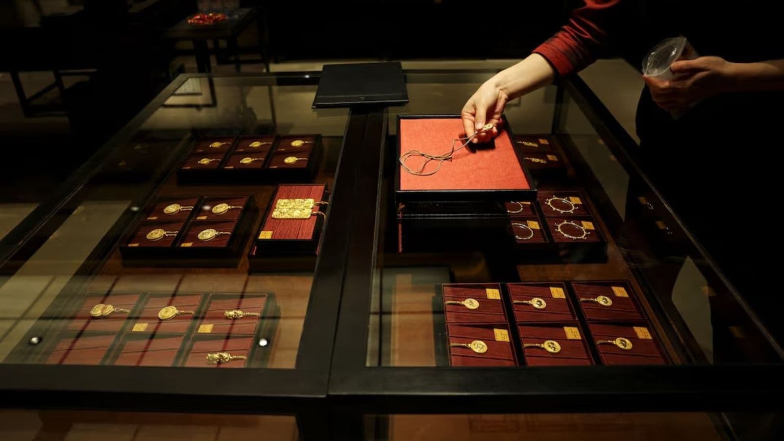 مجوهرات صينية تنافس أشهر الماركات العالمية في سوقها المحلية الضخمة