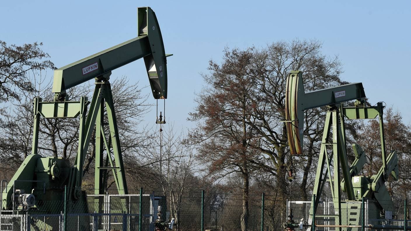 النفط يهبط دولارين للبرميل بضغط تأثير تقرير الوظائف الأمريكي على الطلب