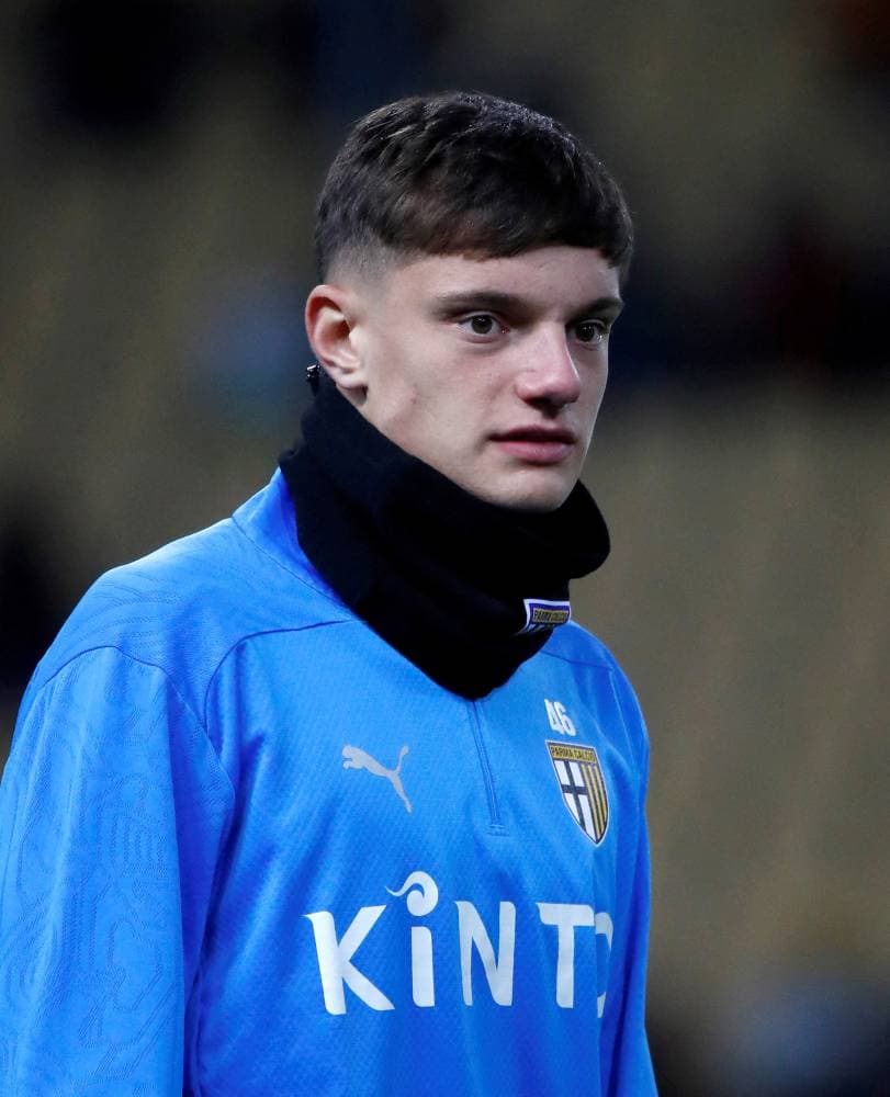 ليفربول يعزز دفاعه بليوني من بارما مقابل 26 مليون يورو .. وترقب للصفقة الأغلى