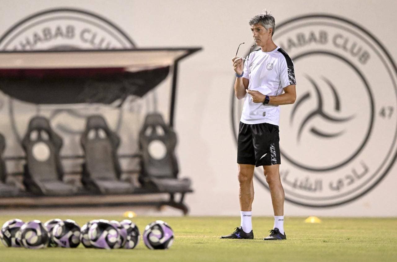 "فيفا" يمنع الشباب من التسجيل 3 فترات .. و4 أندية سعودية تخرج من قائمة الحظر