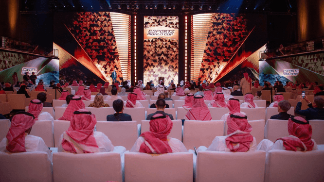 ولي العهد السعودي يتوج "فالكونز" بلقب كأس العالم للرياضات الإلكترونية