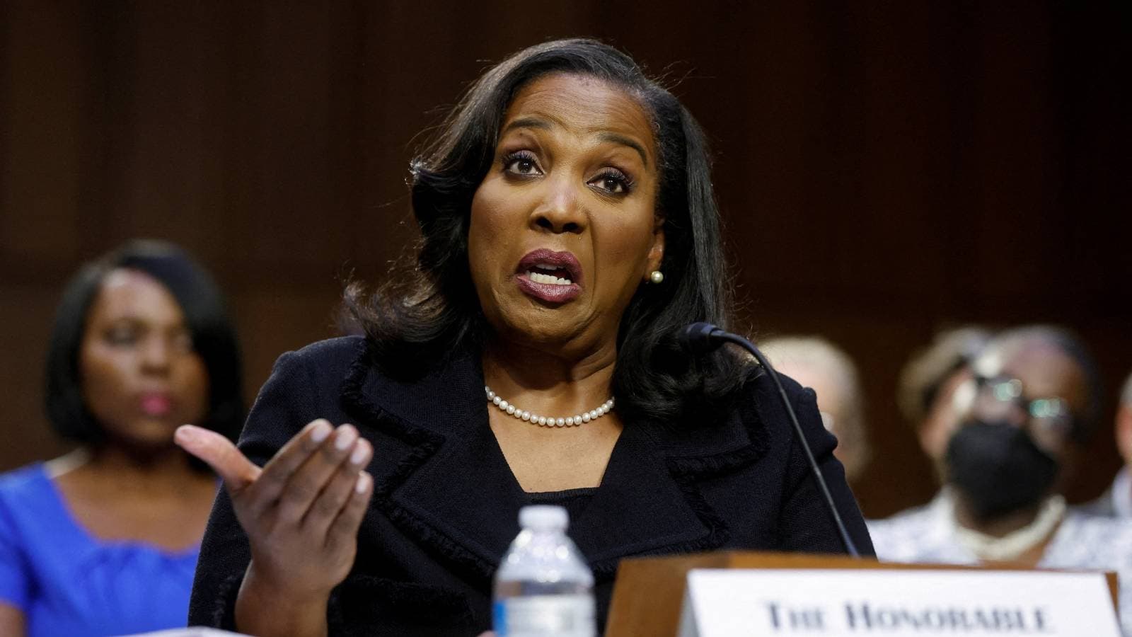 ليسا كوك: دونالد ترمب لا يملك سلطة إقالتي من المركزي الأمريكي ولن استقيل