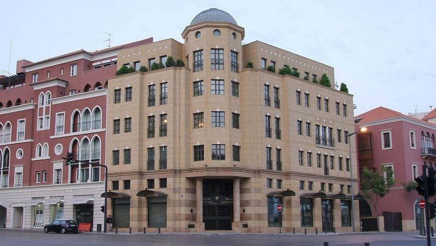 بنوك لبنان تستعد لتعيين مستشار مالي للتفاوض مع "المركزي" بشأن 80 مليار دولار