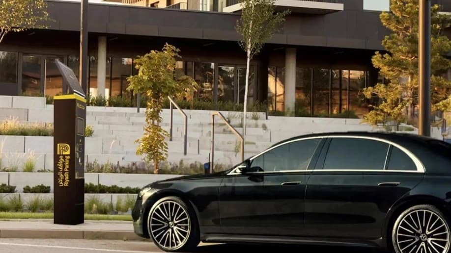 مشروع مواقف الرياض يبدأ تفعيل المواقف المدارة داخل الأحياء السكنية